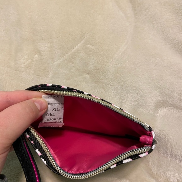 NEW Victoria’s Secret wristlet - Picture 4 of 4